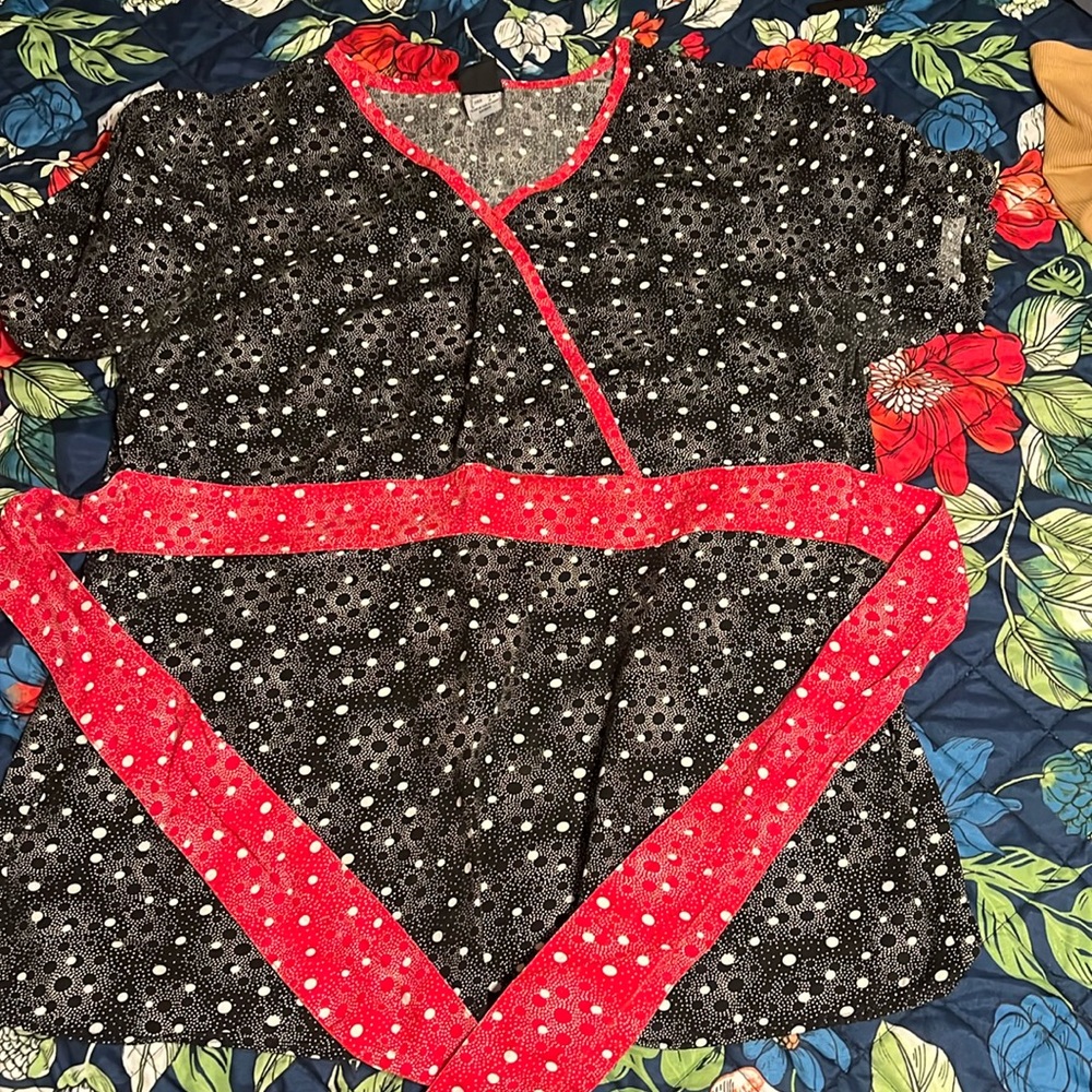 Medium scrub top
